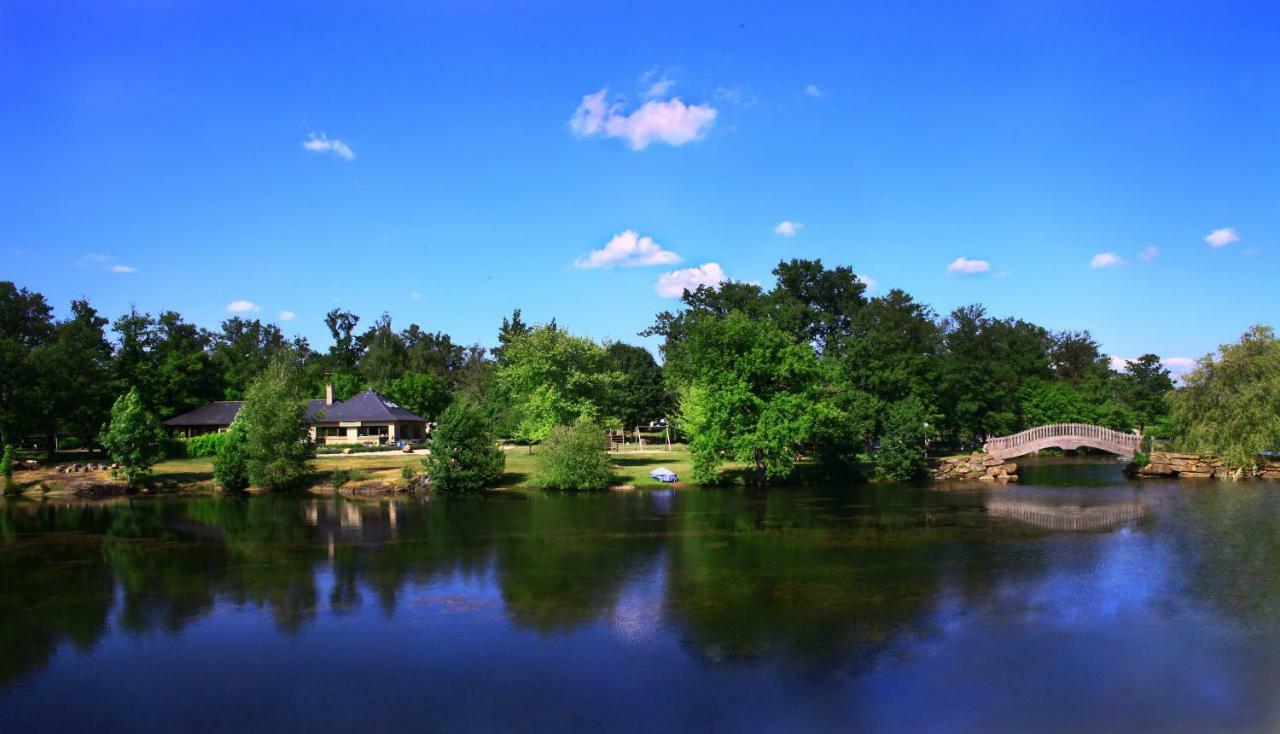 Camping Etang Du Camp Senergues ภายนอก รูปภาพ